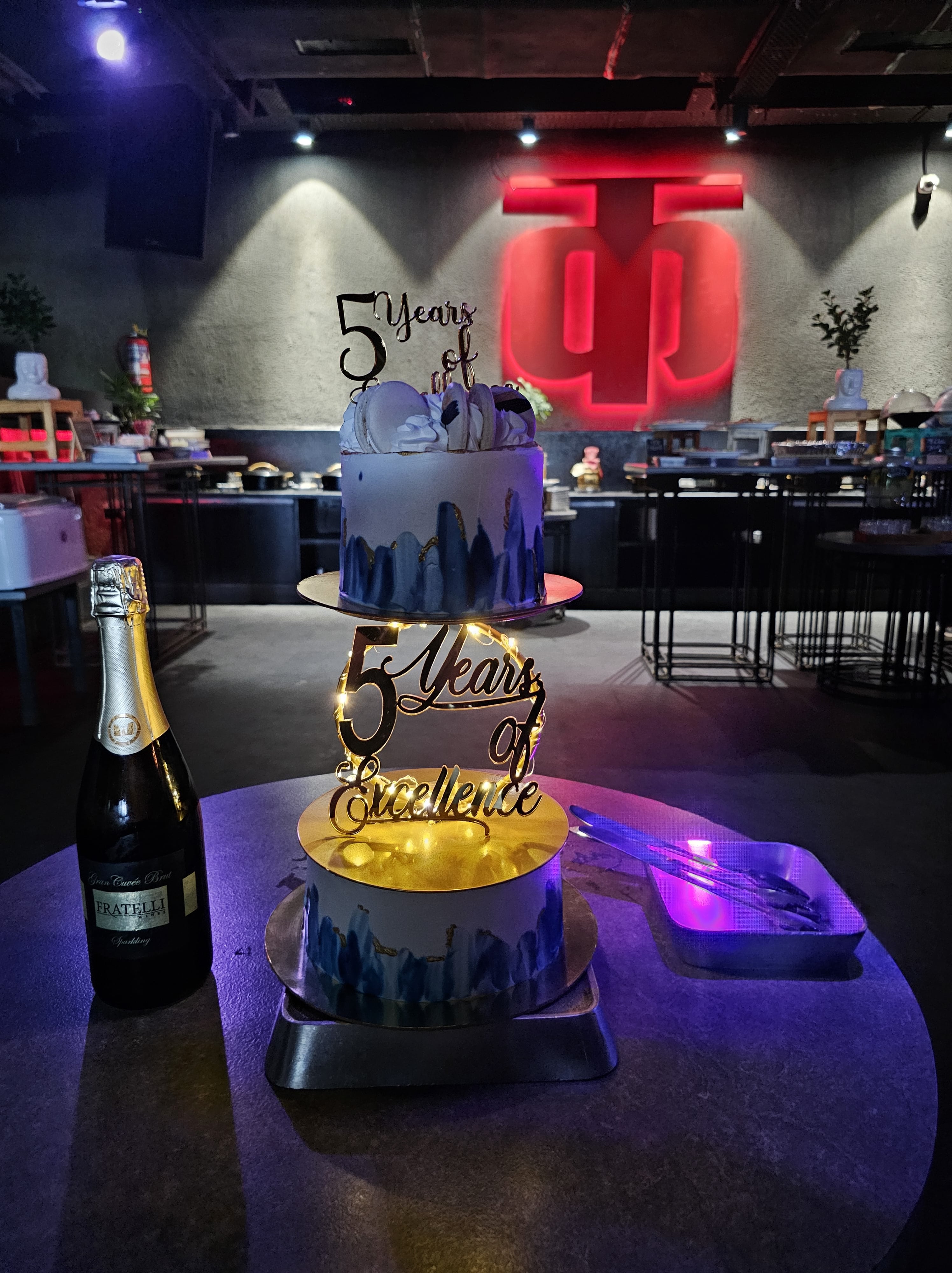 agaetis five year anniversary cake